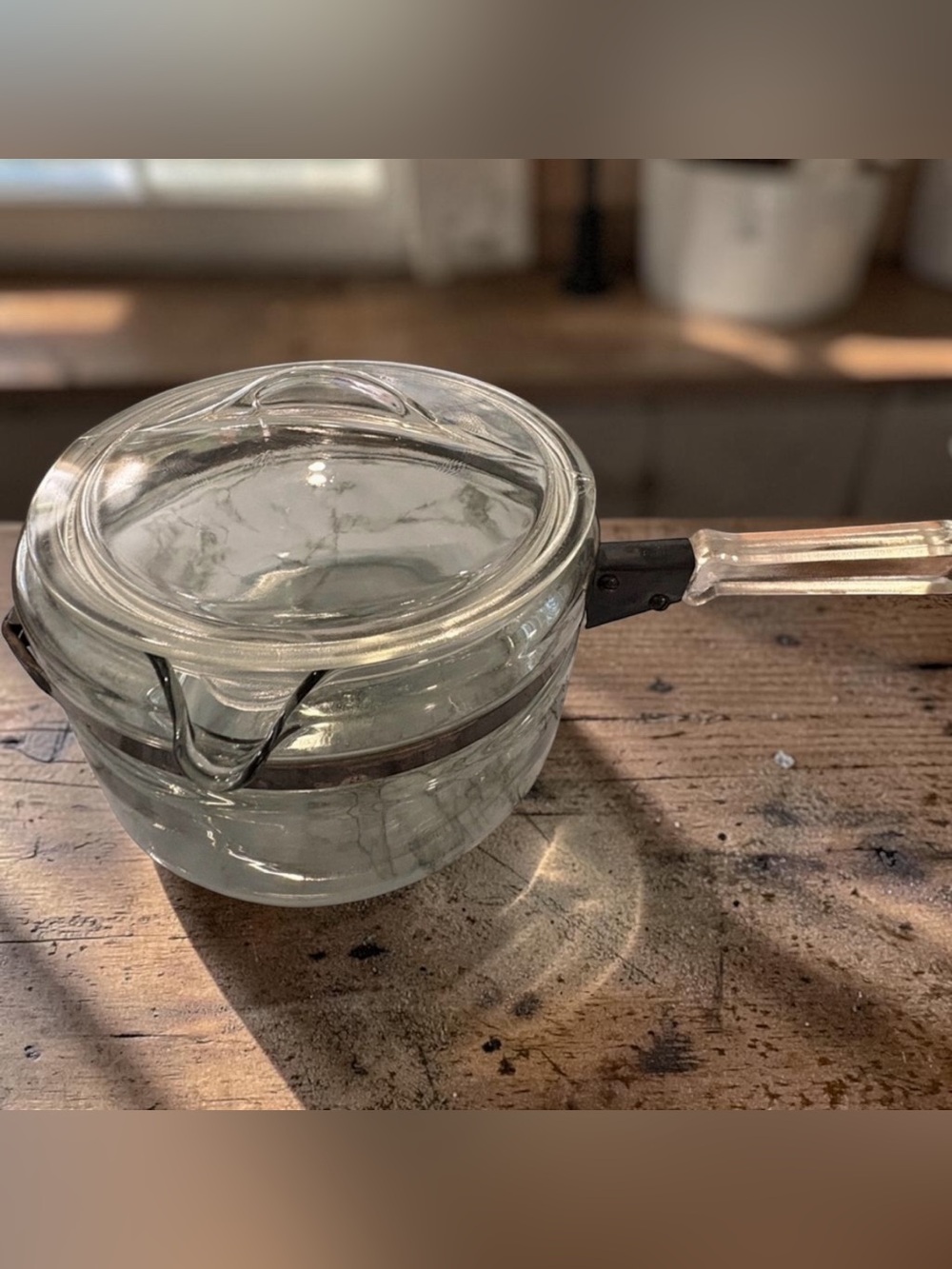 Vintage Pyrex Flameware 6324-B 2 Qt Glass Saucepan Pot w/ Lid Locking Band USA